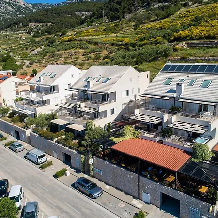 Apartments Villa Azzurra Bol-2